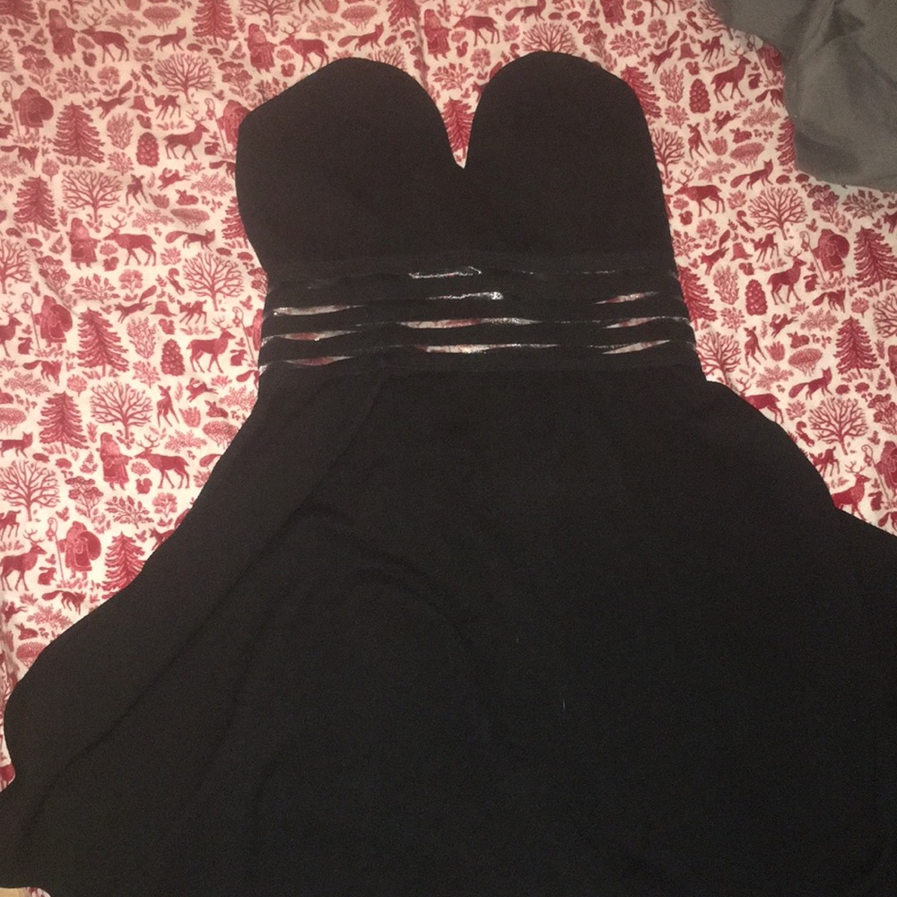 strapless black dress